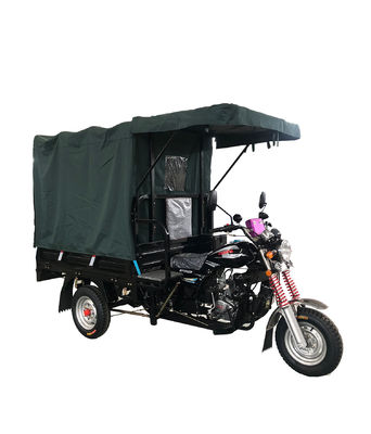 La cabina chiusa 150cc 50km/H ha coperto un motociclo di tre ruote